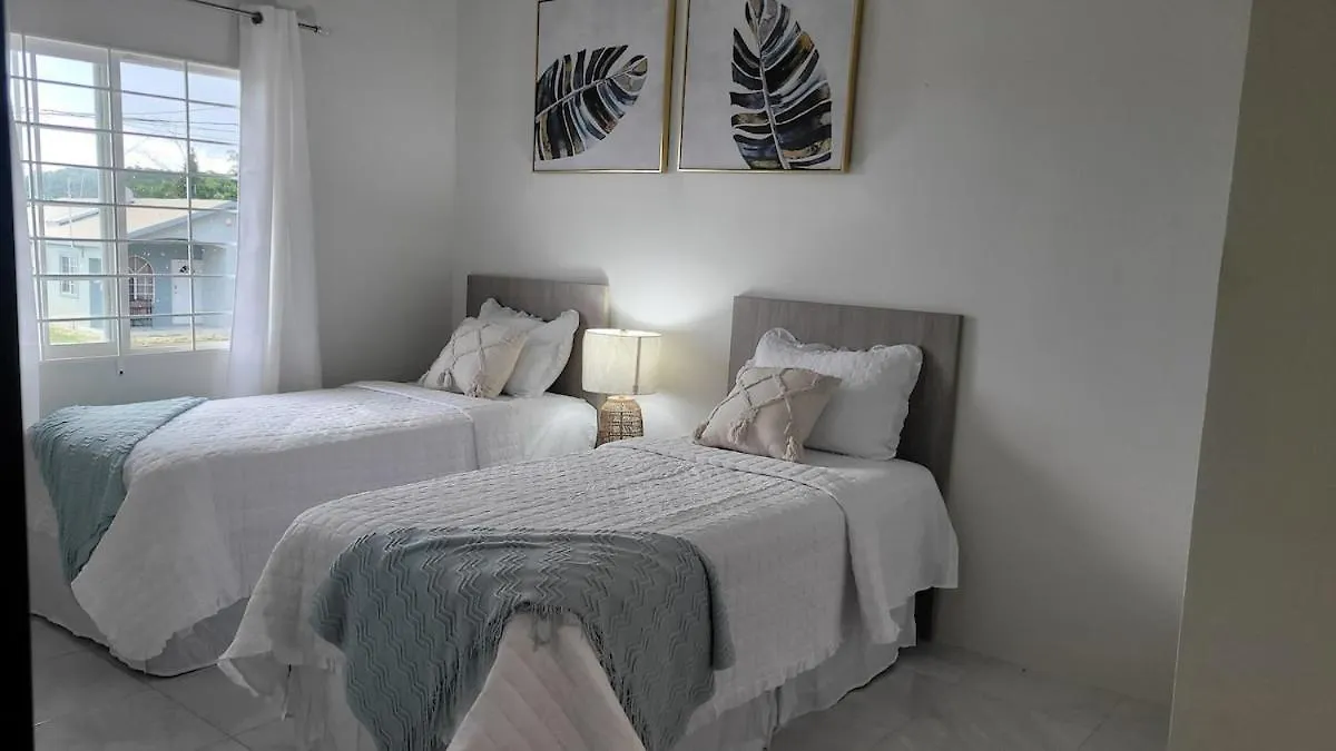 Irie Rock Cottage - Close To The Beaches And Attractions, Spa Treatment- Discovery Bay, St Ann Casa vacanze